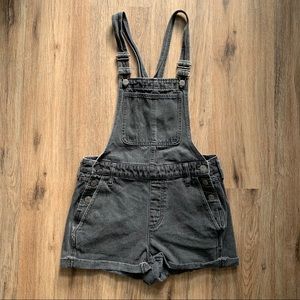 Madewell Adirondack Short Overalls in Washed Black